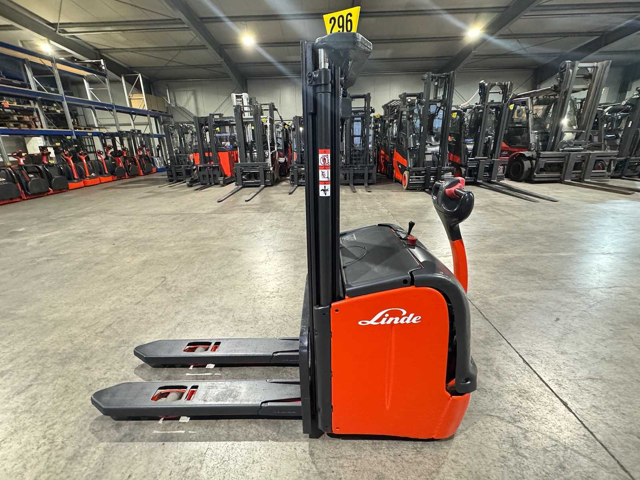 BATTERY 2020 LINDE L14 1.400KG PALLET TRUCK STACKER ANT STACKER - رافعة شوكية: صورة 5 BATTERY 2020 LINDE L14 1.400KG PALLET TRUCK STACKER ANT STACKER - رافعة شوكية: صورة 5