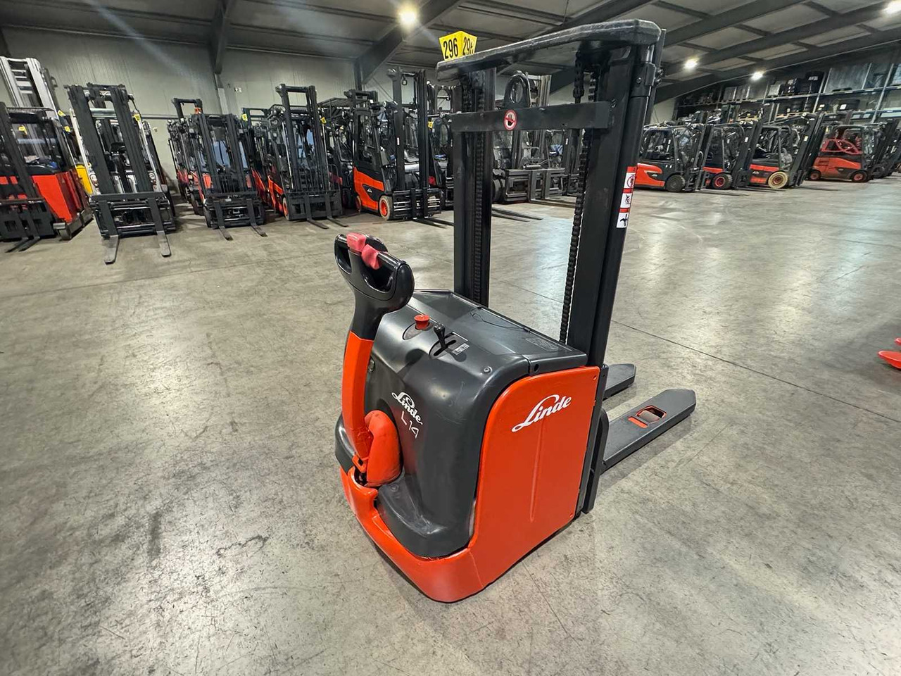 BATTERY 2020 LINDE L14 1.400KG PALLET TRUCK STACKER ANT STACKER - رافعة شوكية: صورة 2 BATTERY 2020 LINDE L14 1.400KG PALLET TRUCK STACKER ANT STACKER - رافعة شوكية: صورة 2