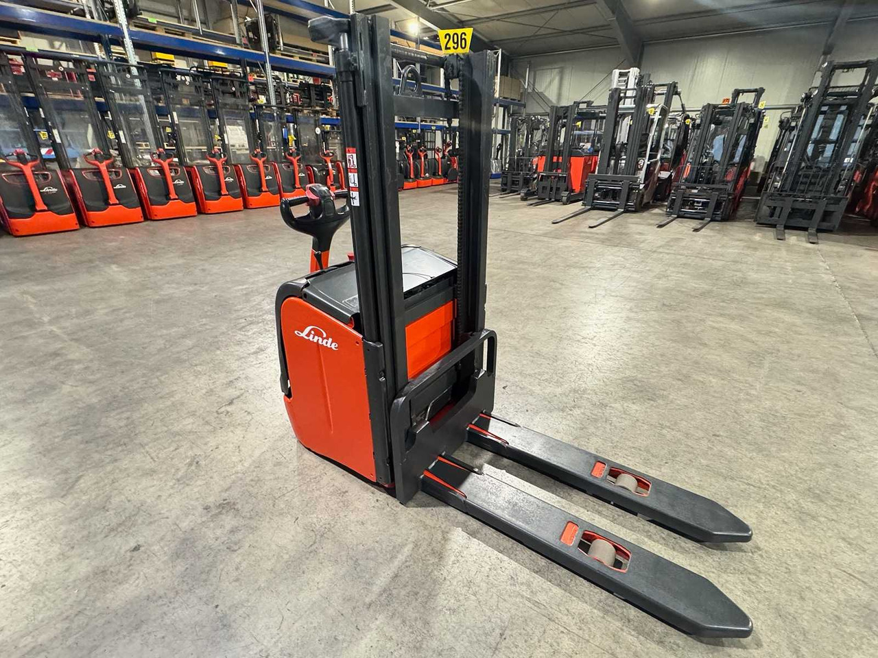 BATTERY 2020 LINDE L14 1.400KG PALLET TRUCK STACKER ANT STACKER - رافعة شوكية: صورة 3 BATTERY 2020 LINDE L14 1.400KG PALLET TRUCK STACKER ANT STACKER - رافعة شوكية: صورة 3