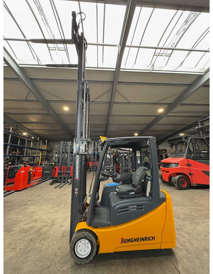 BATTERY 2023 SERVICE + UVV 08/26 JUNGHEINRICH EFG218 TRIPLEX 3RD + 4TH FORK ADJUSTER ELECTRIC FORKLIFT - رافعة شوكية: صورة 4 BATTERY 2023 SERVICE + UVV 08/26 JUNGHEINRICH EFG218 TRIPLEX 3RD + 4TH FORK ADJUSTER ELECTRIC FORKLIFT - رافعة شوكية: صورة 4