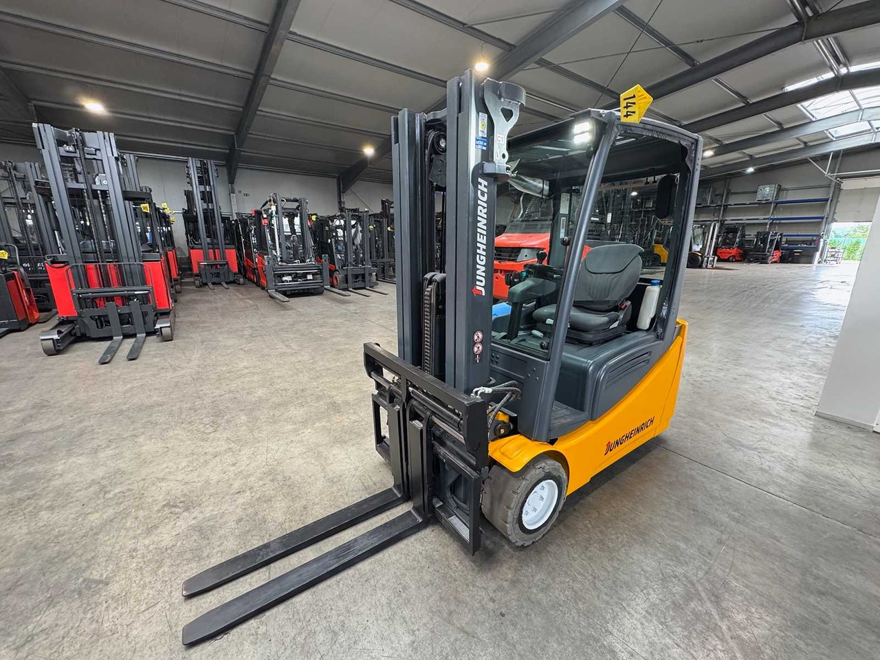 BATTERY 2023 SERVICE + UVV 08/26 JUNGHEINRICH EFG218 TRIPLEX 3RD + 4TH FORK ADJUSTER ELECTRIC FORKLIFT - رافعة شوكية: صورة 1 BATTERY 2023 SERVICE + UVV 08/26 JUNGHEINRICH EFG218 TRIPLEX 3RD + 4TH FORK ADJUSTER ELECTRIC FORKLIFT - رافعة شوكية: صورة 1