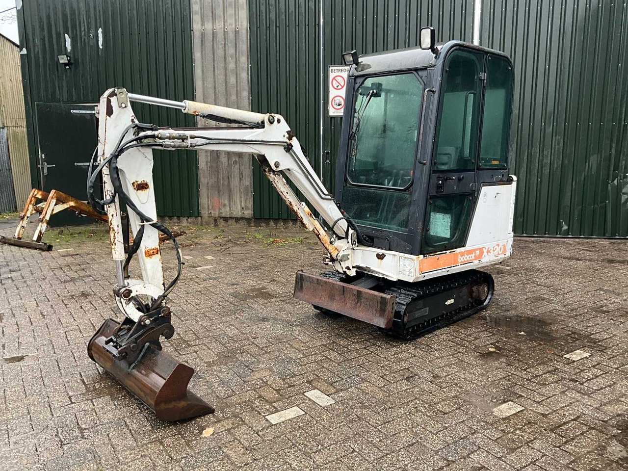 BOBCAT X320 MINI EXCAVATOR - حفارة مُصَّغرة: صورة 2 BOBCAT X320 MINI EXCAVATOR - حفارة مُصَّغرة: صورة 2