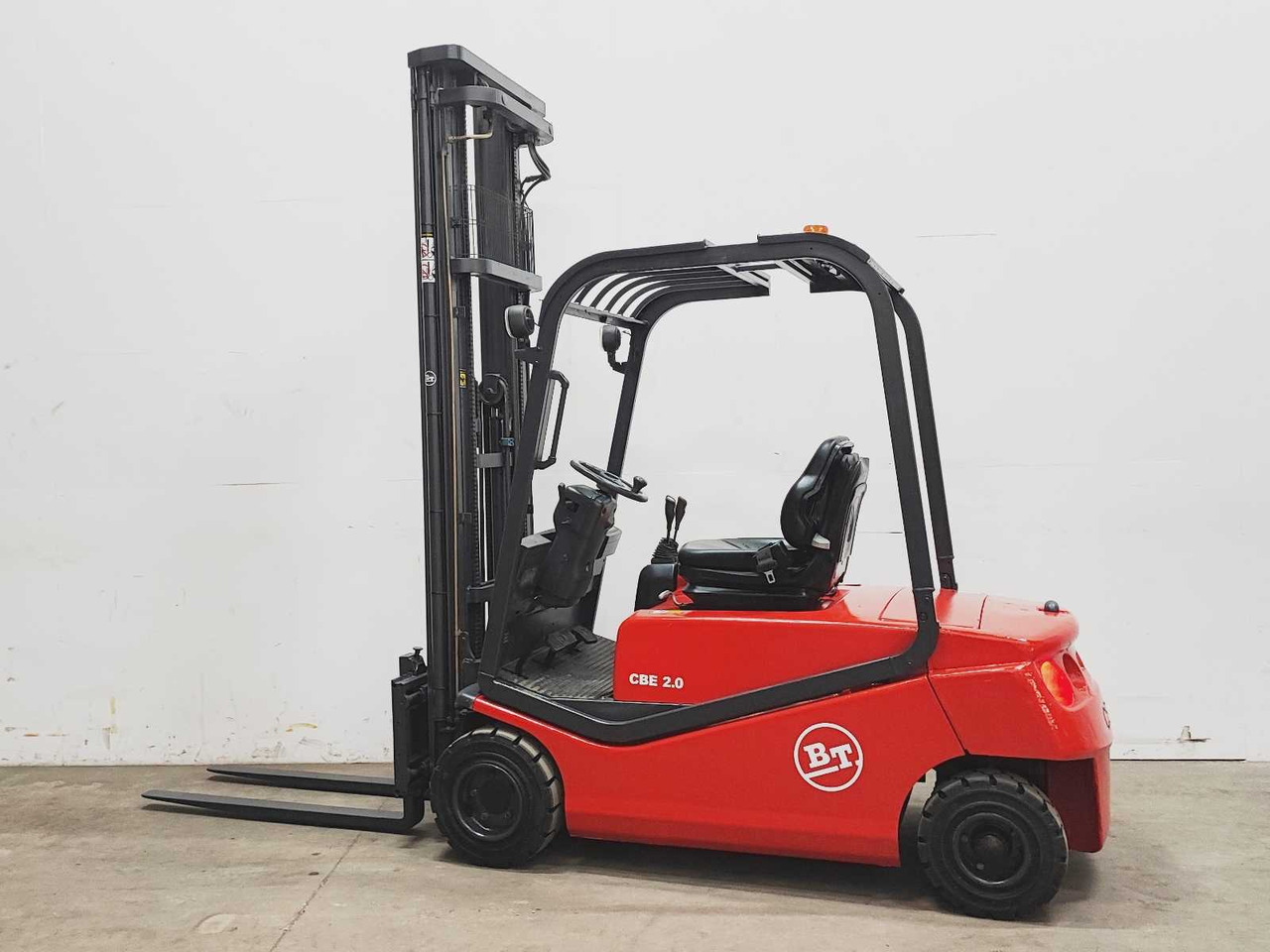 BT - 2002 - CBE 2.0F - FORKLIFT TRUCK - رافعة شوكية: صورة 1 BT - 2002 - CBE 2.0F - FORKLIFT TRUCK - رافعة شوكية: صورة 1