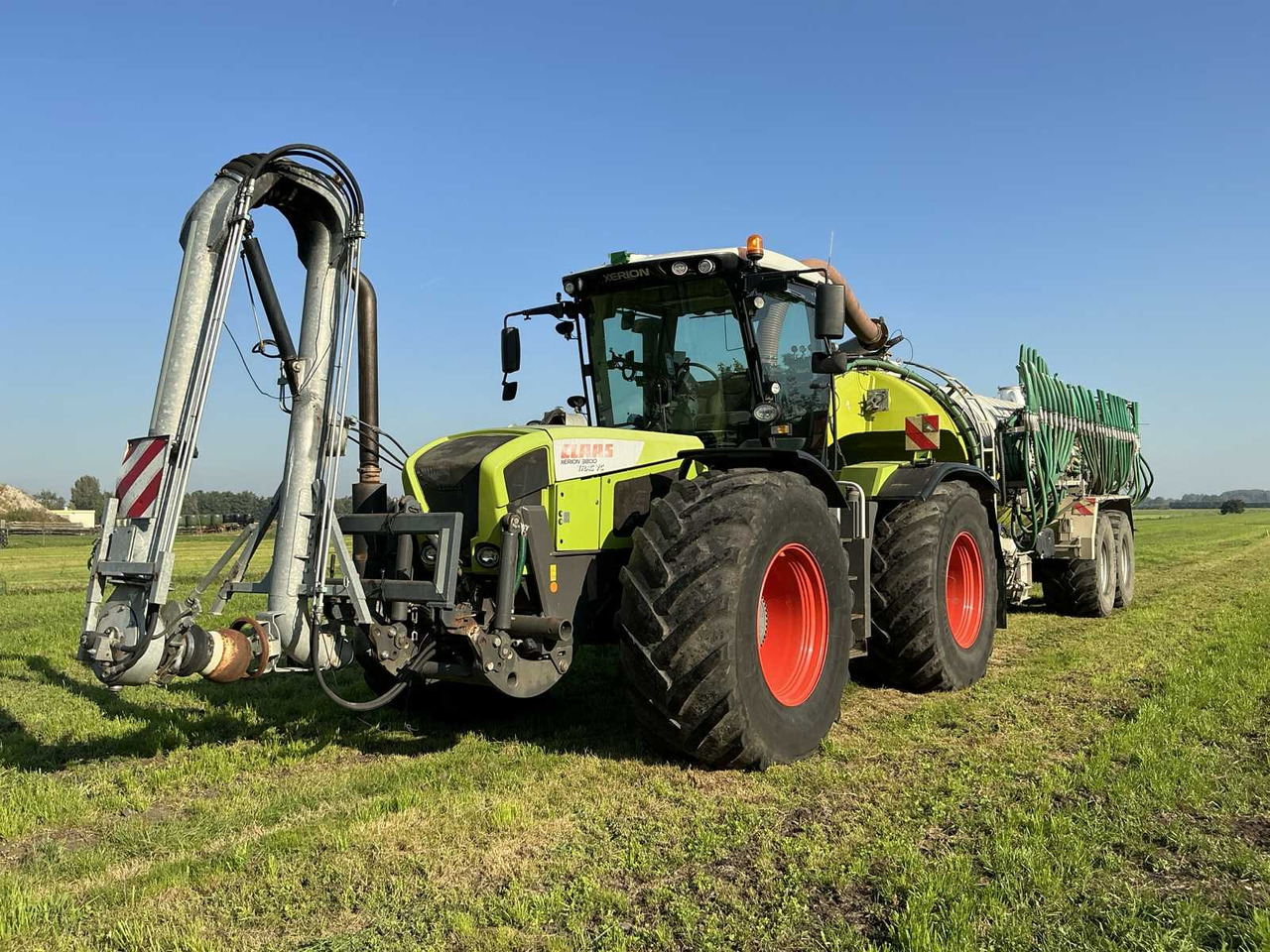Claas Xerion 3800 Trac VC - PTLX 28 - آلة رش السماد الطبيعي: صورة 1 Claas Xerion 3800 Trac VC - PTLX 28 - آلة رش السماد الطبيعي: صورة 1