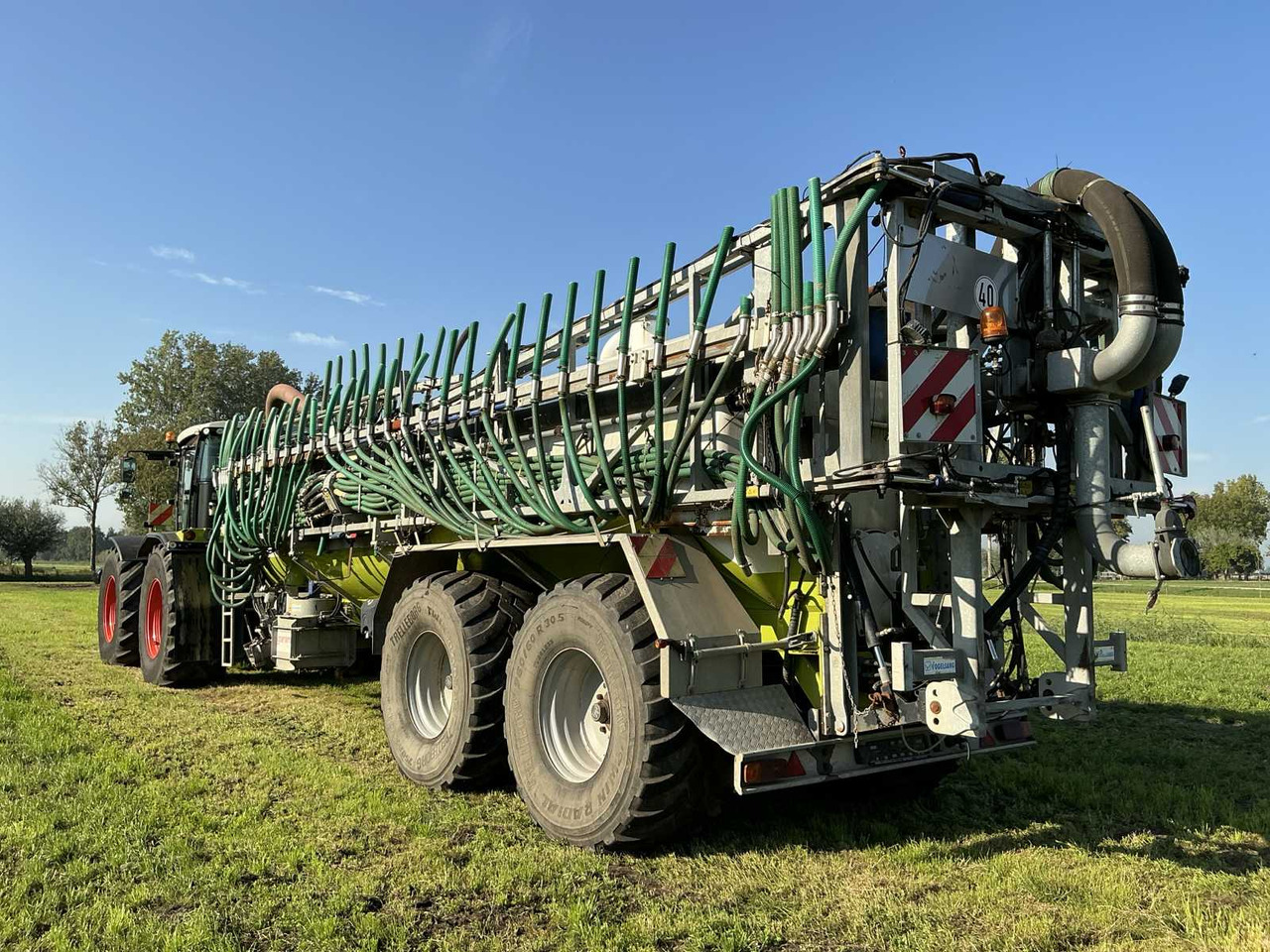 Claas Xerion 3800 Trac VC - PTLX 28 - آلة رش السماد الطبيعي: صورة 4 Claas Xerion 3800 Trac VC - PTLX 28 - آلة رش السماد الطبيعي: صورة 4