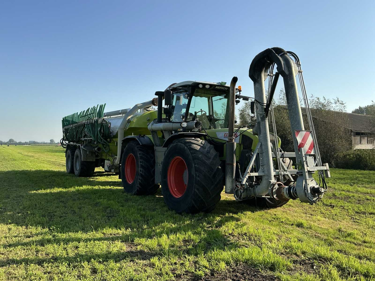 Claas Xerion 3800 Trac VC - PTLX 28 - آلة رش السماد الطبيعي: صورة 2 Claas Xerion 3800 Trac VC - PTLX 28 - آلة رش السماد الطبيعي: صورة 2