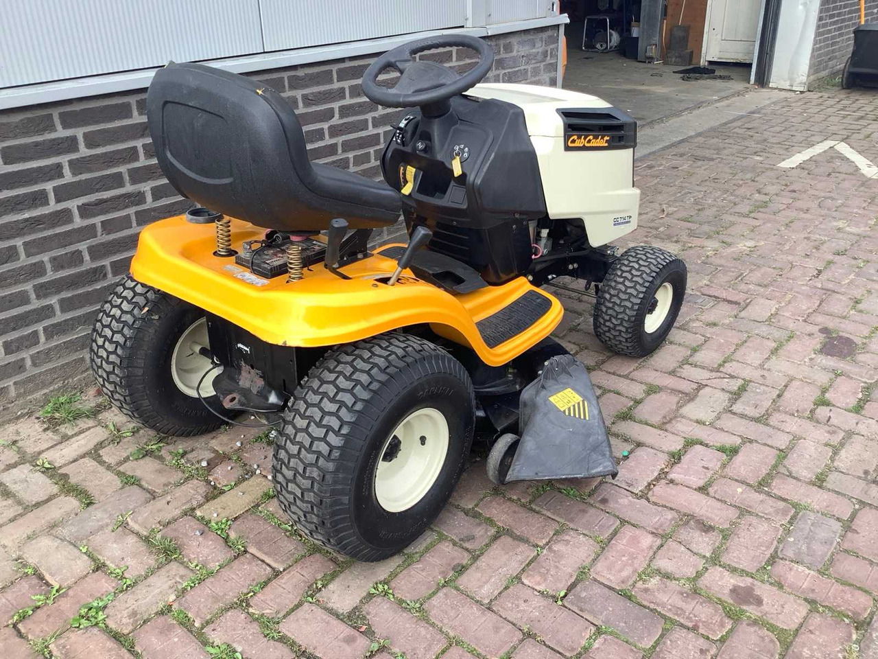 Cub Cadet cc714tf - جزازة أعشاب الحدائق: صورة 3 Cub Cadet cc714tf - جزازة أعشاب الحدائق: صورة 3