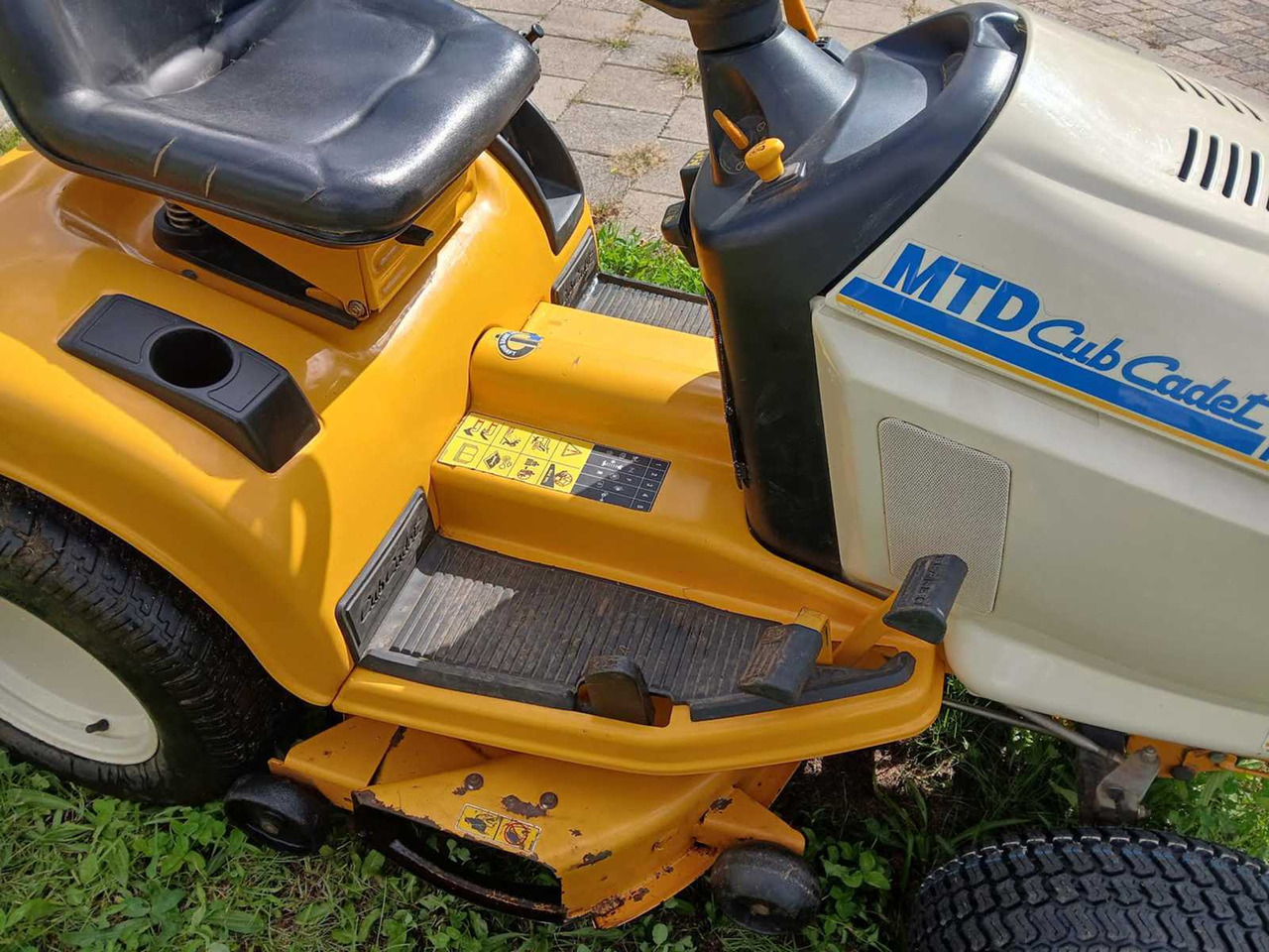 Cub Cadet hds2185 - جزازة أعشاب الحدائق: صورة 5 Cub Cadet hds2185 - جزازة أعشاب الحدائق: صورة 5