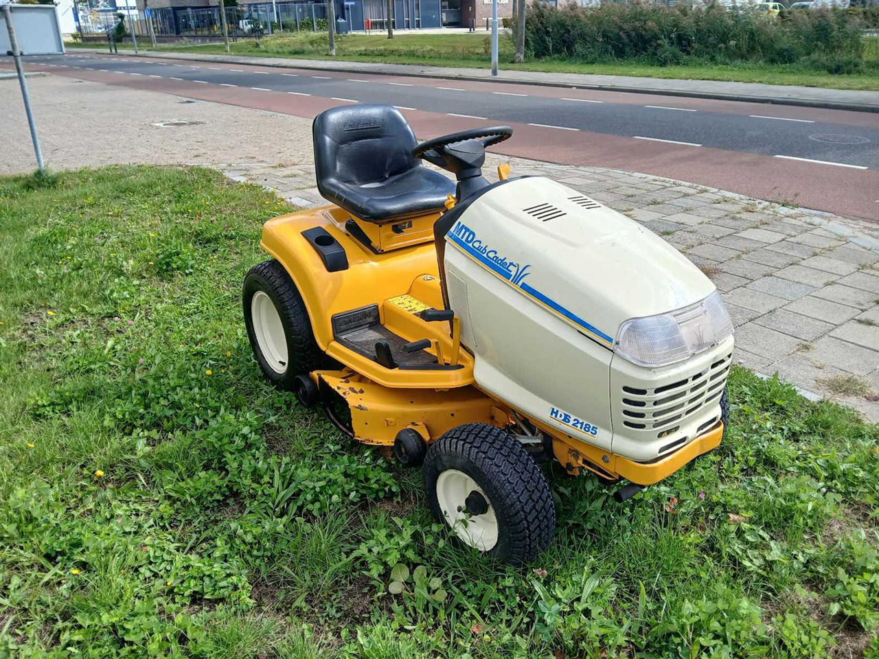Cub Cadet hds2185 - جزازة أعشاب الحدائق: صورة 3 Cub Cadet hds2185 - جزازة أعشاب الحدائق: صورة 3