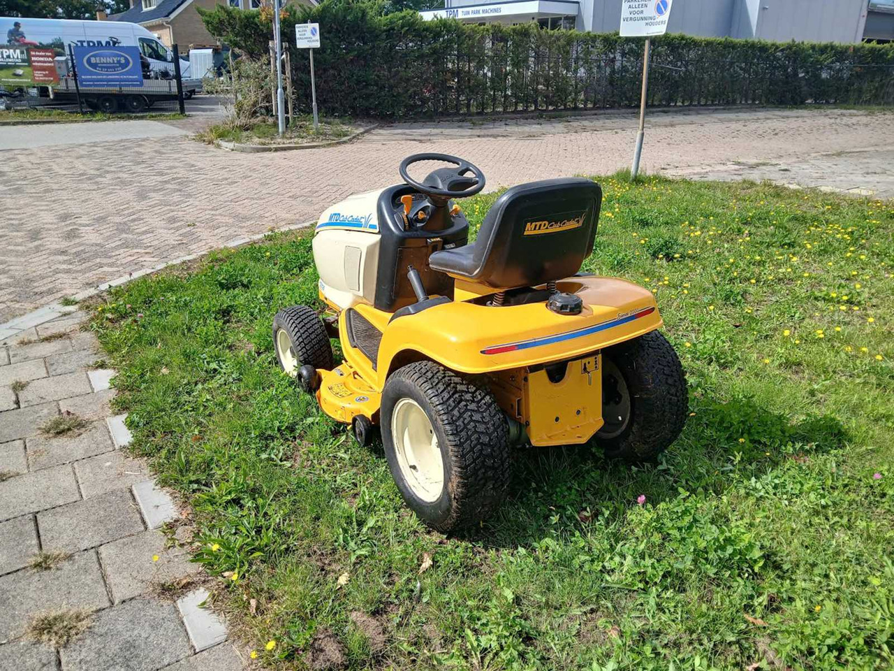 Cub Cadet hds2185 - جزازة أعشاب الحدائق: صورة 2 Cub Cadet hds2185 - جزازة أعشاب الحدائق: صورة 2