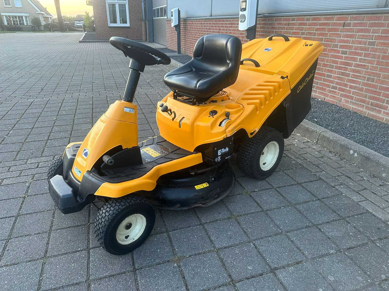 Cubcadet - جزازة أعشاب الحدائق: صورة 1 Cubcadet - جزازة أعشاب الحدائق: صورة 1