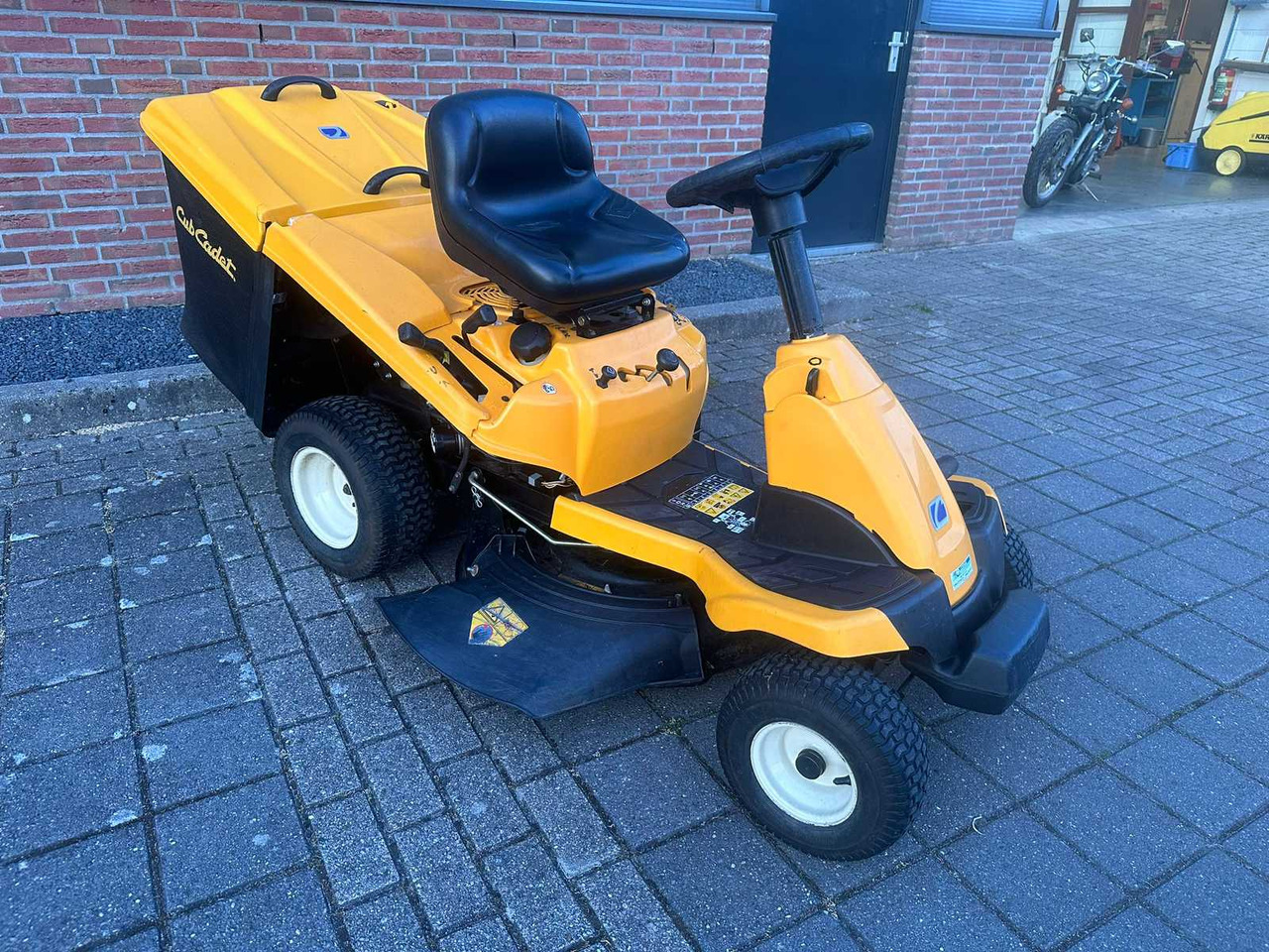 Cubcadet - جزازة أعشاب الحدائق: صورة 2 Cubcadet - جزازة أعشاب الحدائق: صورة 2