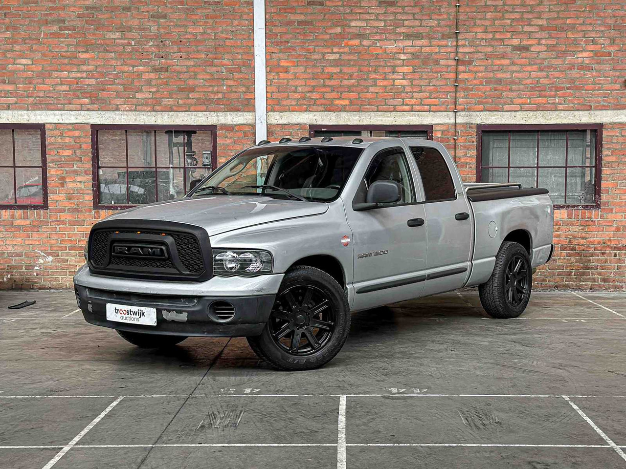 DODGE RAM 1500 4.7L V8 MAGNUM 243HP 2002, VSZ-46-Z - شاحنة التوصيل: صورة 2 DODGE RAM 1500 4.7L V8 MAGNUM 243HP 2002, VSZ-46-Z - شاحنة التوصيل: صورة 2