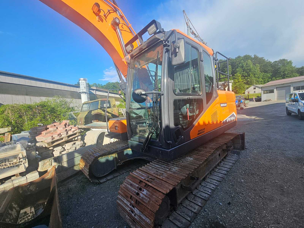 DOOSAN DX140LCR-7 - حفار زحاف: صورة 1 DOOSAN DX140LCR-7 - حفار زحاف: صورة 1
