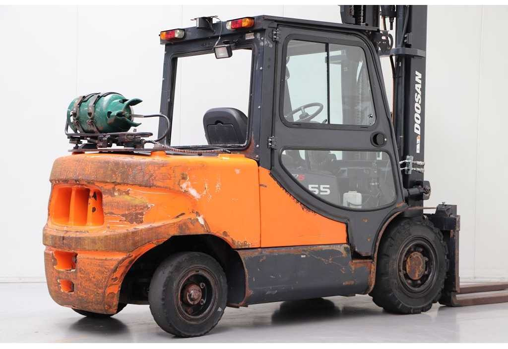 DOOSAN - G55SC-5 - FORKLIFT TRUCK, TRIPLEX, 3RD VALVE, LPG - رافعة شوكية: صورة 2 DOOSAN - G55SC-5 - FORKLIFT TRUCK, TRIPLEX, 3RD VALVE, LPG - رافعة شوكية: صورة 2