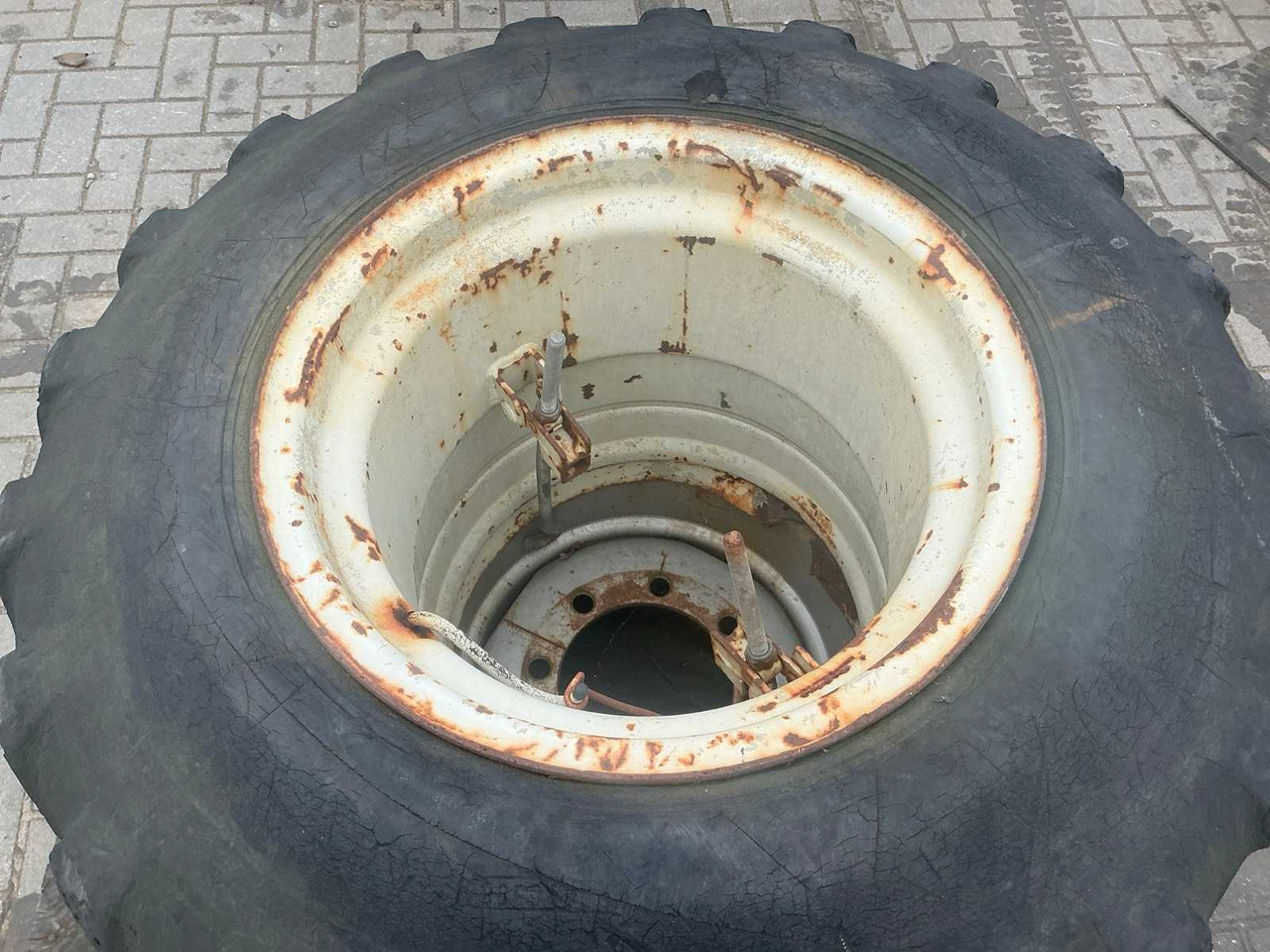 DOUBLE TIRE ON RIM - حفارة دولاب: صورة 4 DOUBLE TIRE ON RIM - حفارة دولاب: صورة 4