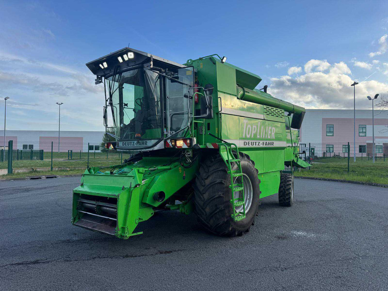 Deutz 4080HTS - حصادة موحَّدة: صورة 1 Deutz 4080HTS - حصادة موحَّدة: صورة 1