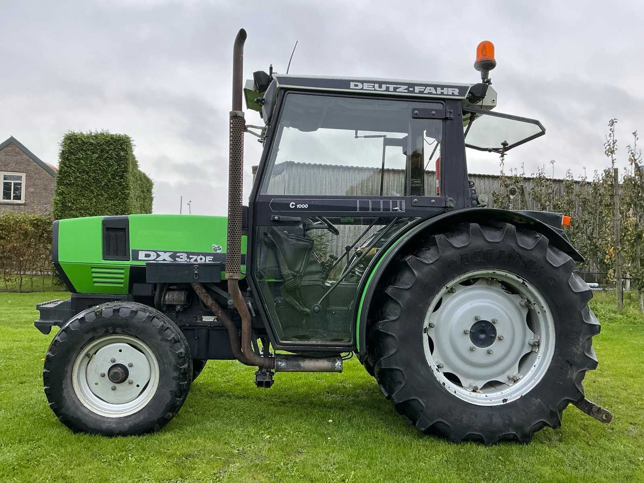Deutz DX 3.70F - جرار صغير: صورة 2 Deutz DX 3.70F - جرار صغير: صورة 2