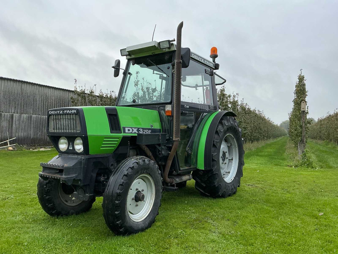 Deutz DX 3.70F - جرار صغير: صورة 1 Deutz DX 3.70F - جرار صغير: صورة 1