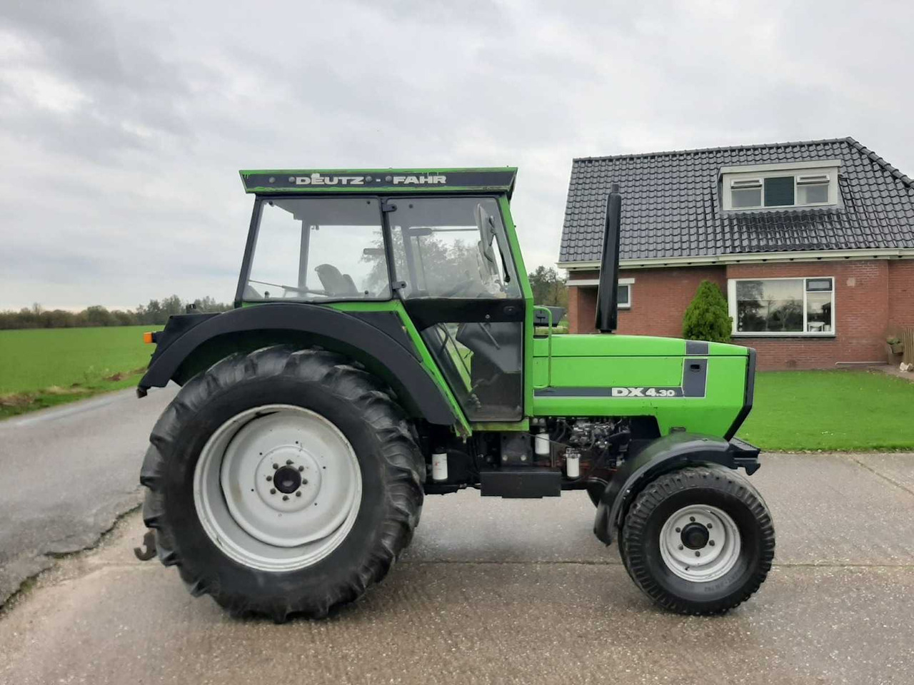 Deutz-Fahr DX 4.30 - جرار: صورة 5 Deutz-Fahr DX 4.30 - جرار: صورة 5