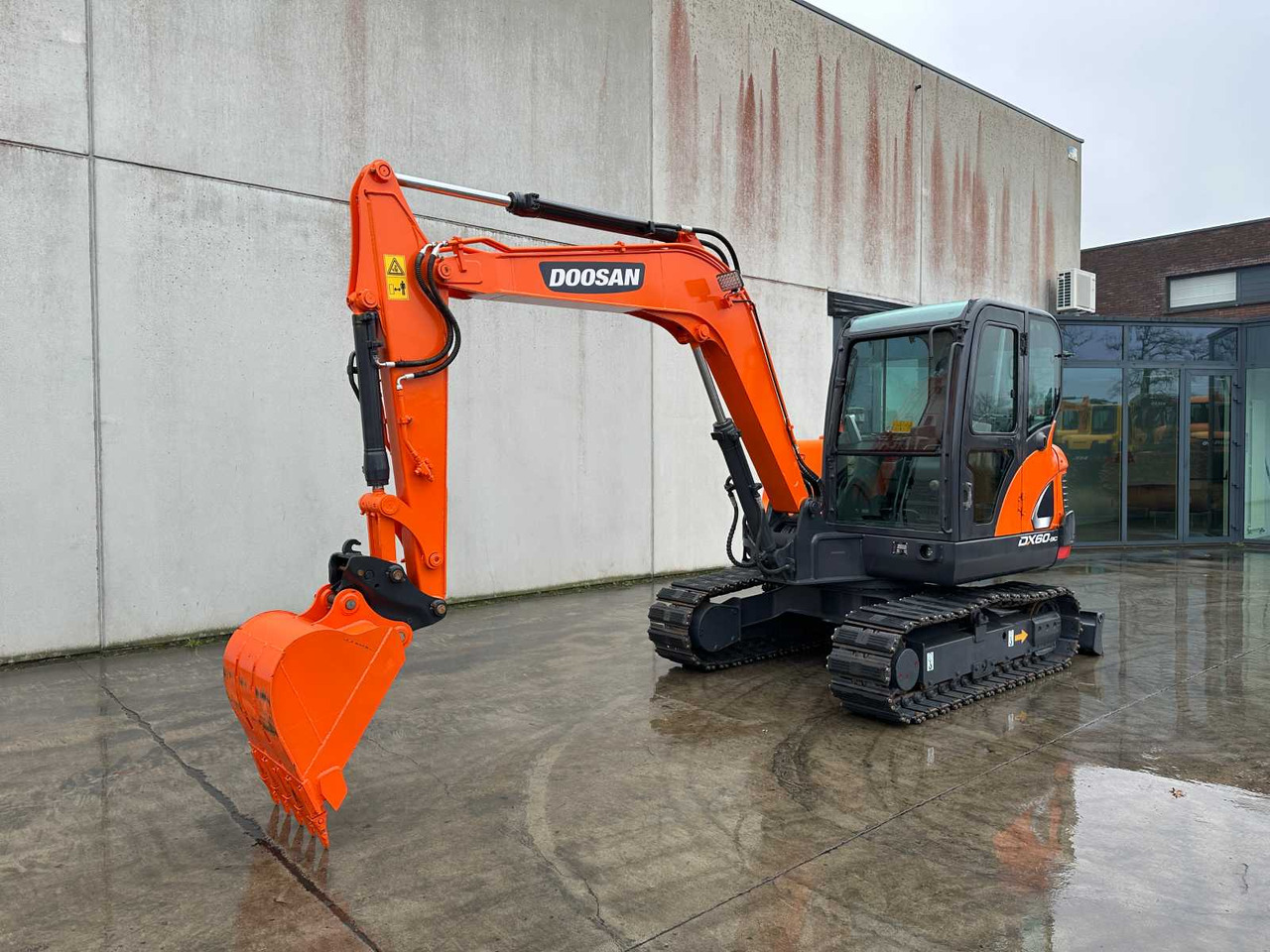 Doosan DX60-9C - حفار زحاف: صورة 1 Doosan DX60-9C - حفار زحاف: صورة 1