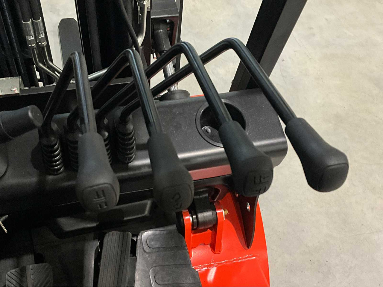 رافعة شوكية EP - 2025 - EFL 252 X - FORKLIFT TRUCK: صورة 13 رافعة شوكية EP - 2025 - EFL 252 X - FORKLIFT TRUCK: صورة 13