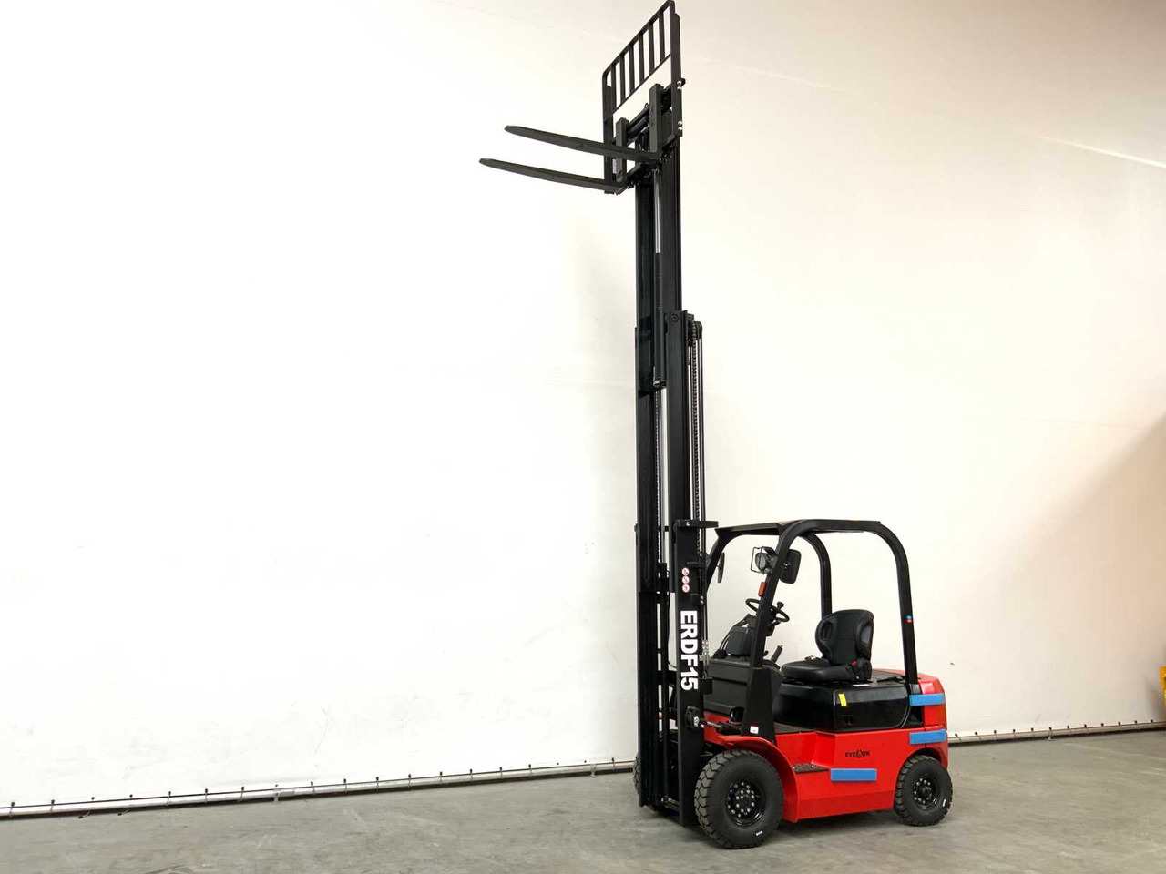 EVERUN - 2024 - ERDF15 - FORKLIFT 1.5T DIESEL - رافعة شوكية: صورة 4 EVERUN - 2024 - ERDF15 - FORKLIFT 1.5T DIESEL - رافعة شوكية: صورة 4