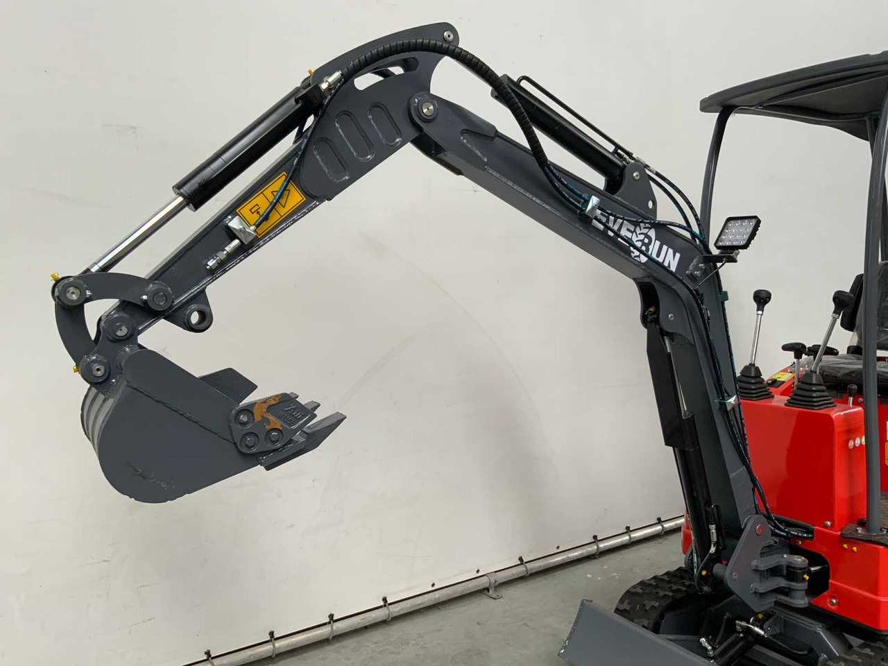 EVERUN - 2025 - ERE10PRO - MINI EXCAVATOR - حفارة مُصَّغرة: صورة 3 EVERUN - 2025 - ERE10PRO - MINI EXCAVATOR - حفارة مُصَّغرة: صورة 3