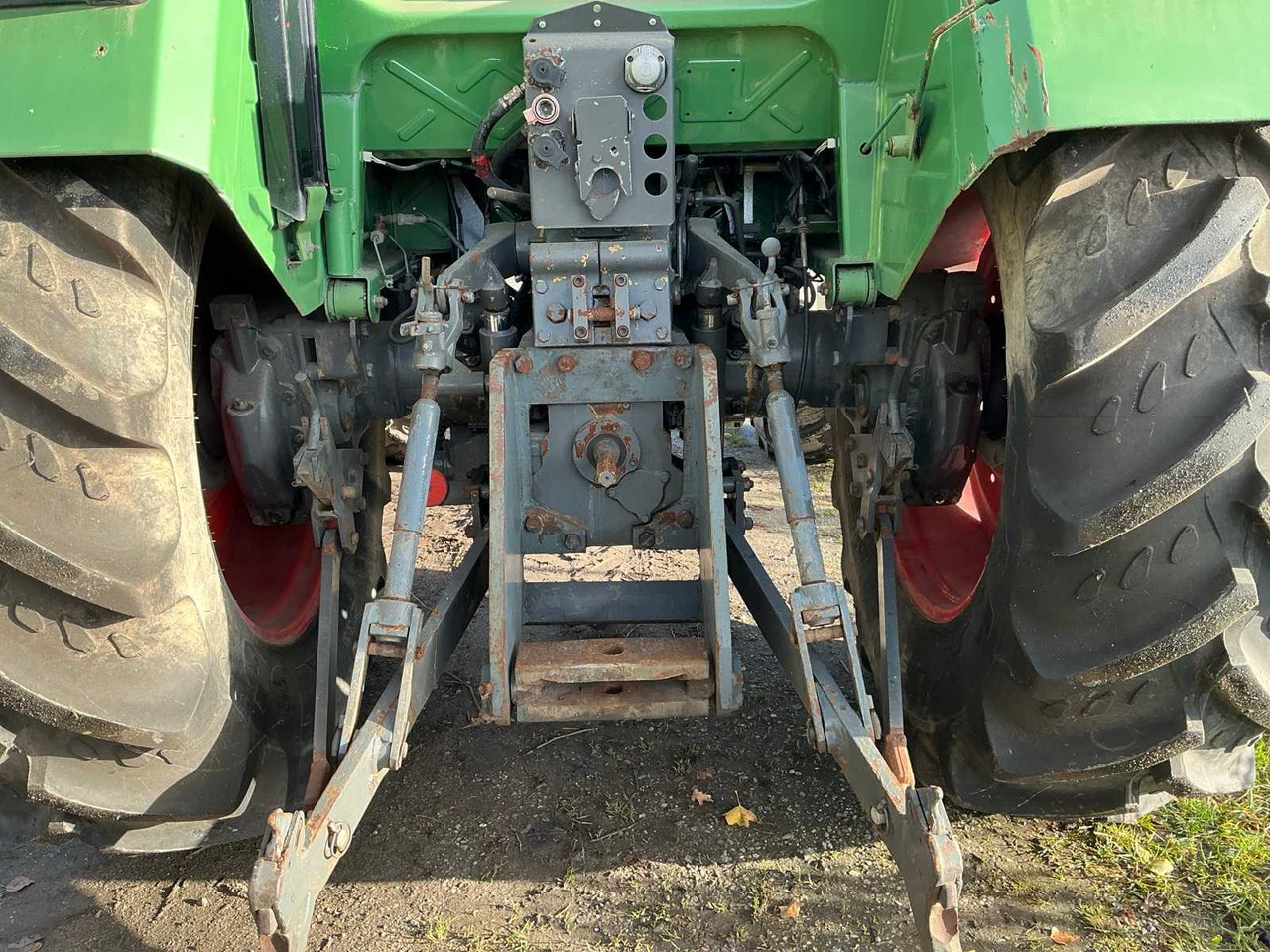 جرار FENDT FARMER 309 LSA TURBOMATIK FOUR-WHEEL DRIVE AGRICULTURAL TRACTOR: صورة 11 جرار FENDT FARMER 309 LSA TURBOMATIK FOUR-WHEEL DRIVE AGRICULTURAL TRACTOR: صورة 11