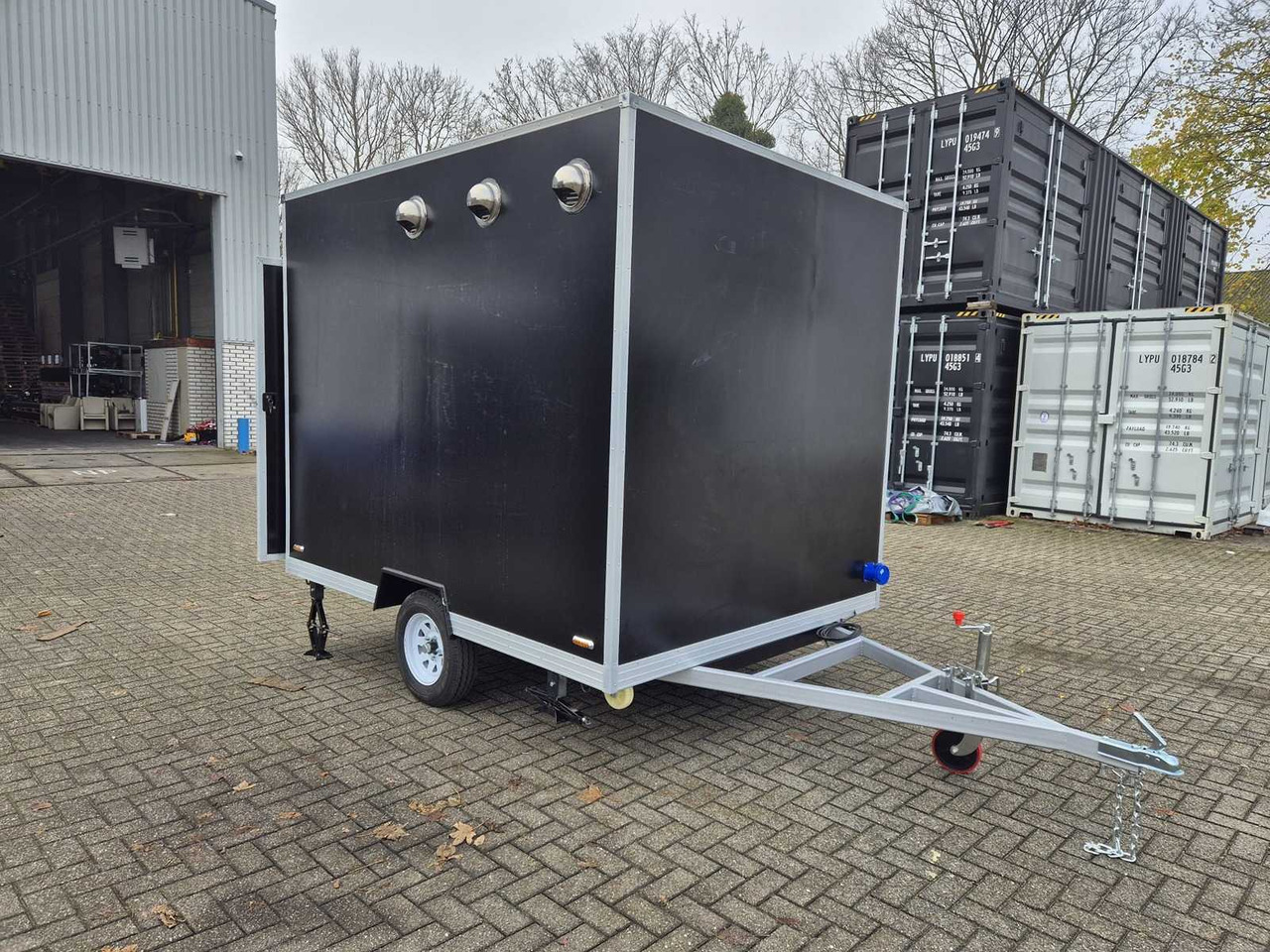 FOOD TRUCK - 2025 - عربة مقطورة: صورة 3 FOOD TRUCK - 2025 - عربة مقطورة: صورة 3