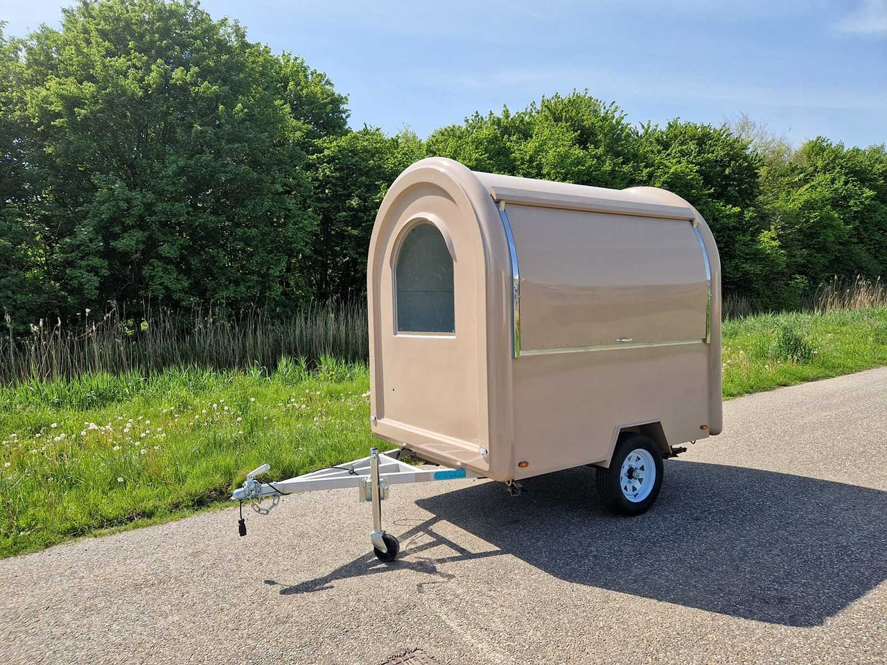 FOOD TRUCK BEIGE - 2025 - عربة مقطورة: صورة 1 FOOD TRUCK BEIGE - 2025 - عربة مقطورة: صورة 1