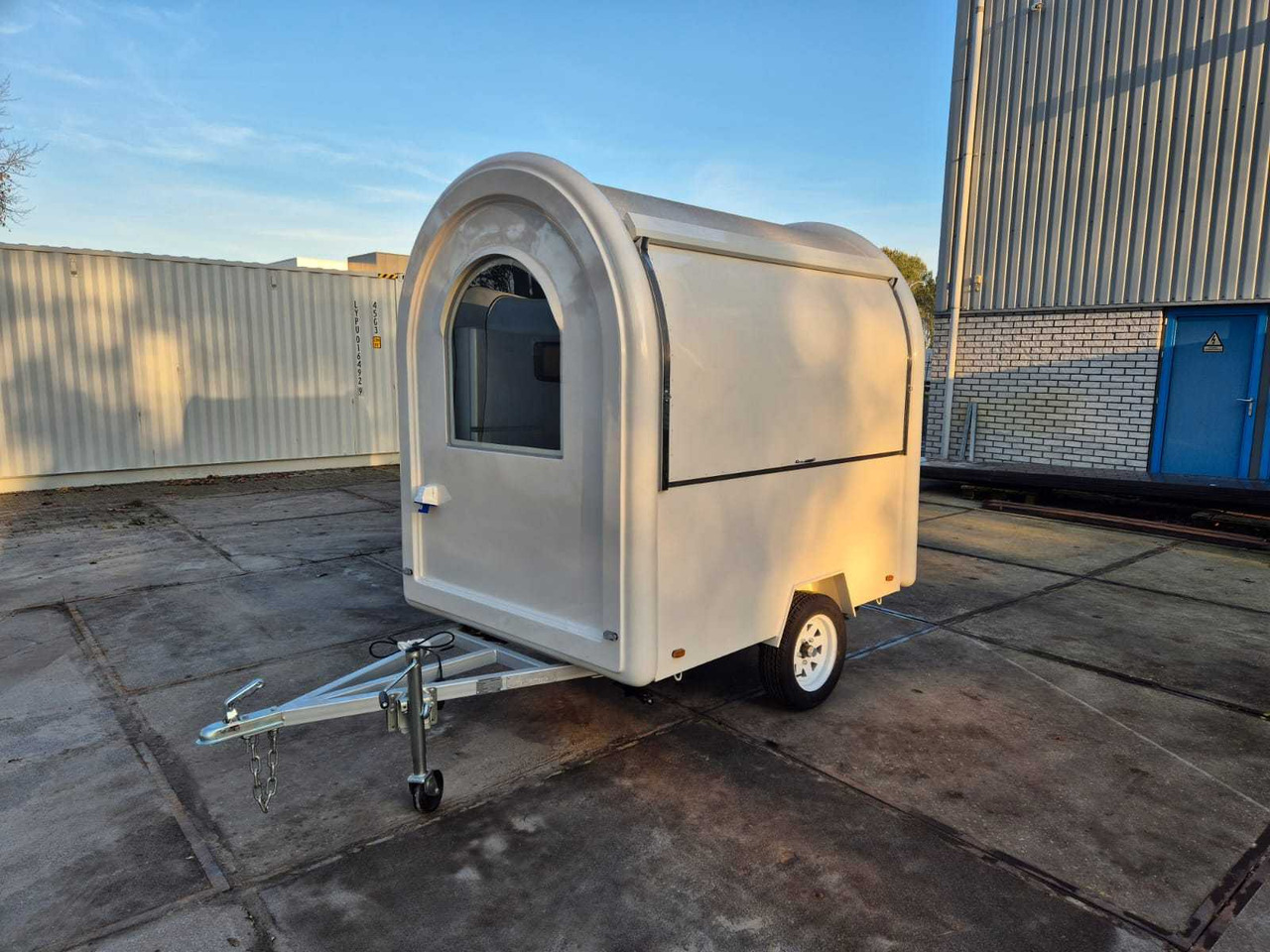 FOOD TRUCK WHITE - 2025 - عربة مقطورة: صورة 1 FOOD TRUCK WHITE - 2025 - عربة مقطورة: صورة 1