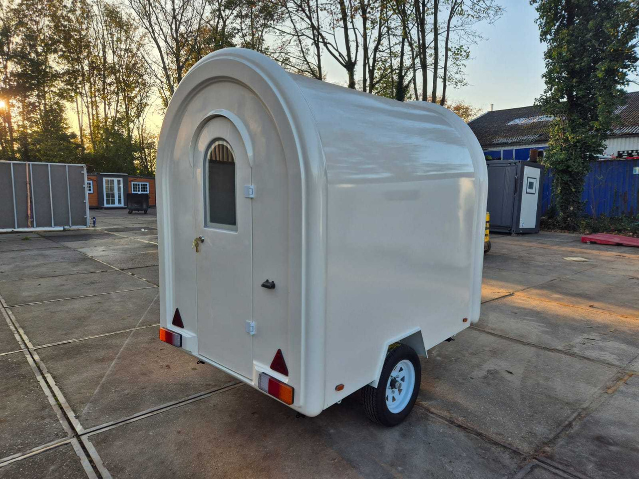 FOOD TRUCK WHITE - 2025 - عربة مقطورة: صورة 4 FOOD TRUCK WHITE - 2025 - عربة مقطورة: صورة 4