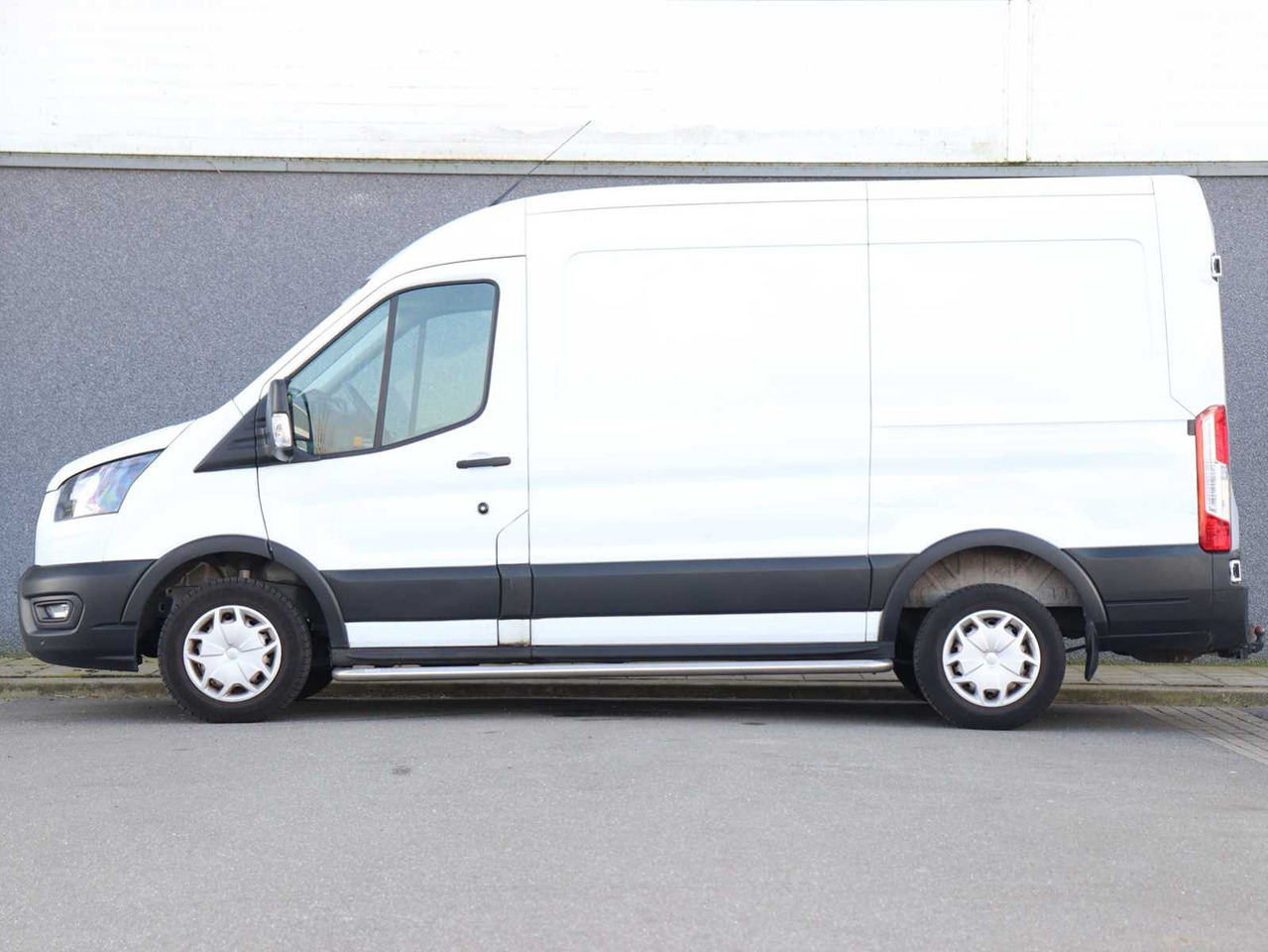 FORD TRANSIT 290 2.0 TDCI L2H2 TREND VAN | VRF-27-T - شاحنة التوصيل: صورة 4 FORD TRANSIT 290 2.0 TDCI L2H2 TREND VAN | VRF-27-T - شاحنة التوصيل: صورة 4
