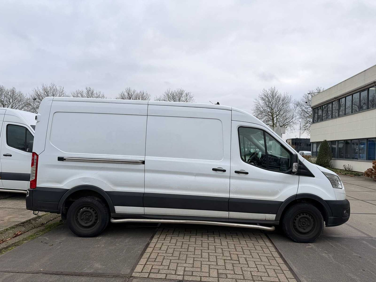 FORD TRANSIT 330 2.0 TDCI L3H3 TREND DHOLLANDIA TAIL LIFT | VNT-49-N - شاحنة التوصيل: صورة 4 FORD TRANSIT 330 2.0 TDCI L3H3 TREND DHOLLANDIA TAIL LIFT | VNT-49-N - شاحنة التوصيل: صورة 4