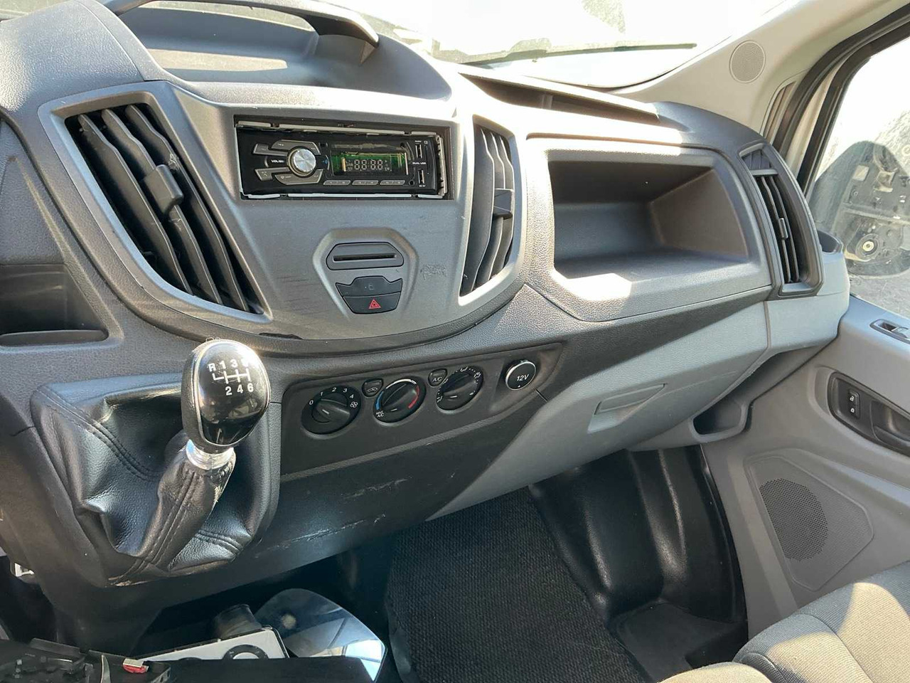 شاحنة التوصيل FORD VAN: صورة 10 شاحنة التوصيل FORD VAN: صورة 10