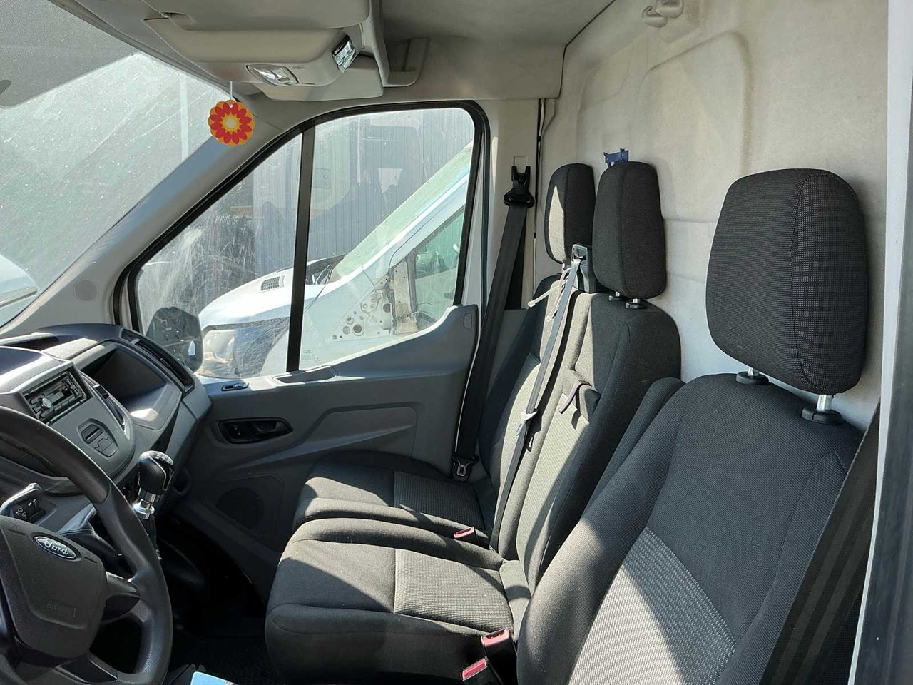 شاحنة التوصيل FORD VAN: صورة 8 شاحنة التوصيل FORD VAN: صورة 8