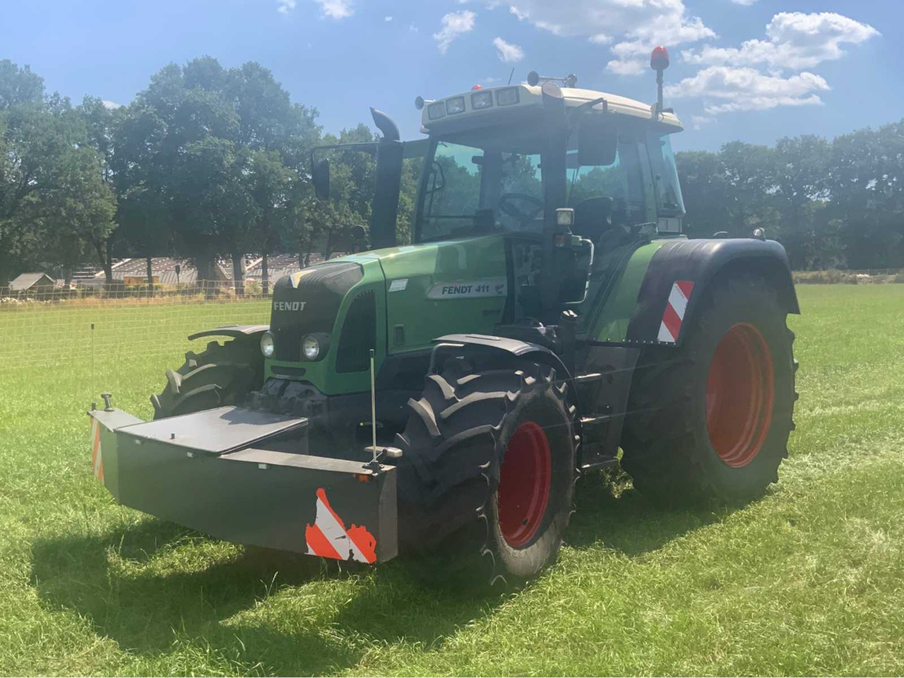 Fendt 411 Vario TMS Com 3 - جرار: صورة 1 Fendt 411 Vario TMS Com 3 - جرار: صورة 1