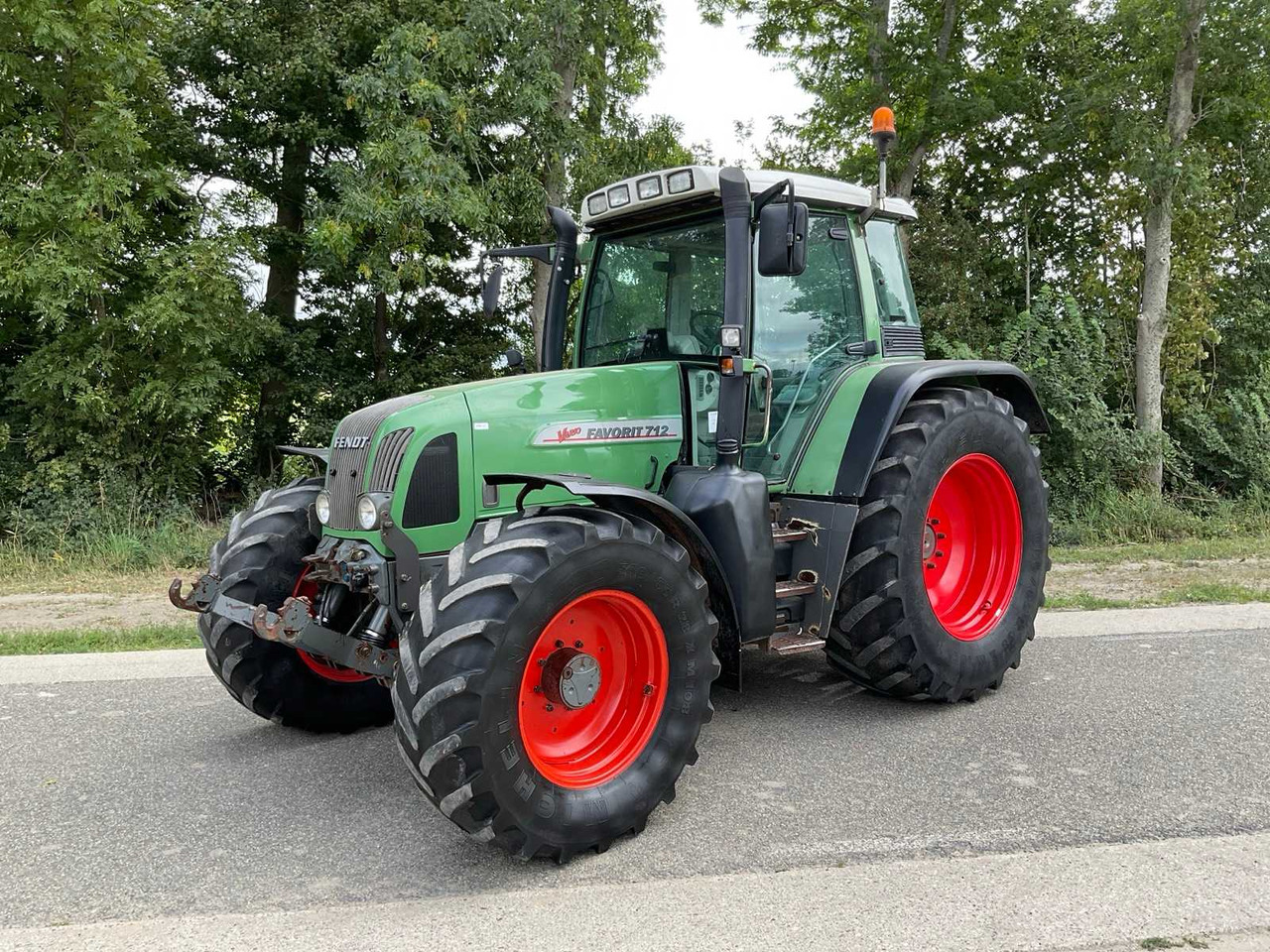Fendt 712 Vario - جرار: صورة 1 Fendt 712 Vario - جرار: صورة 1
