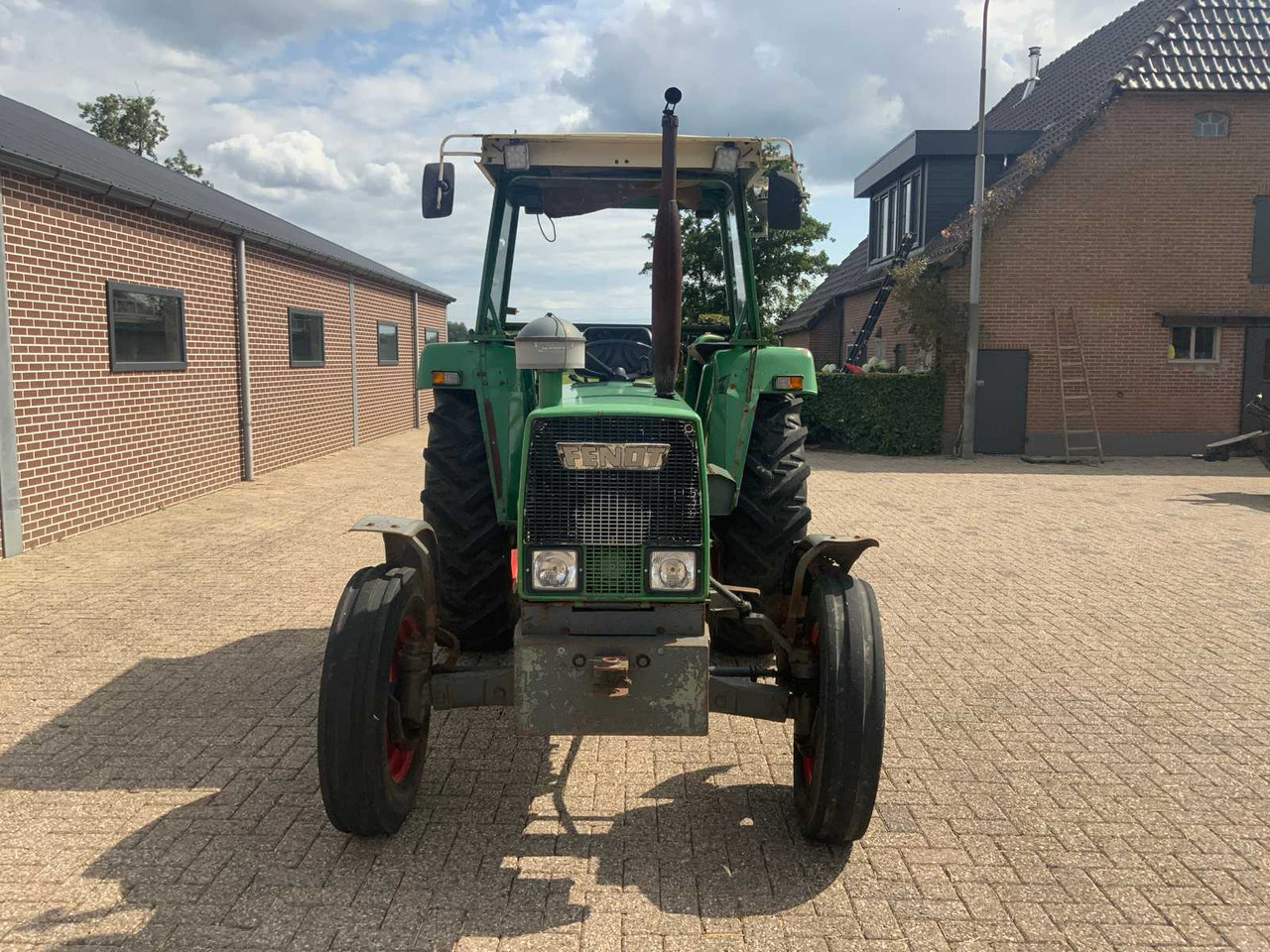 Fendt Farmer 108S - جرار: صورة 2 Fendt Farmer 108S - جرار: صورة 2