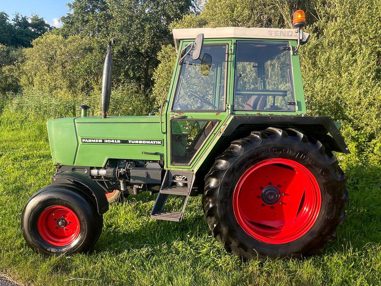 Fendt Farmer 304 LS Turbomatik - جرار: صورة 4 Fendt Farmer 304 LS Turbomatik - جرار: صورة 4
