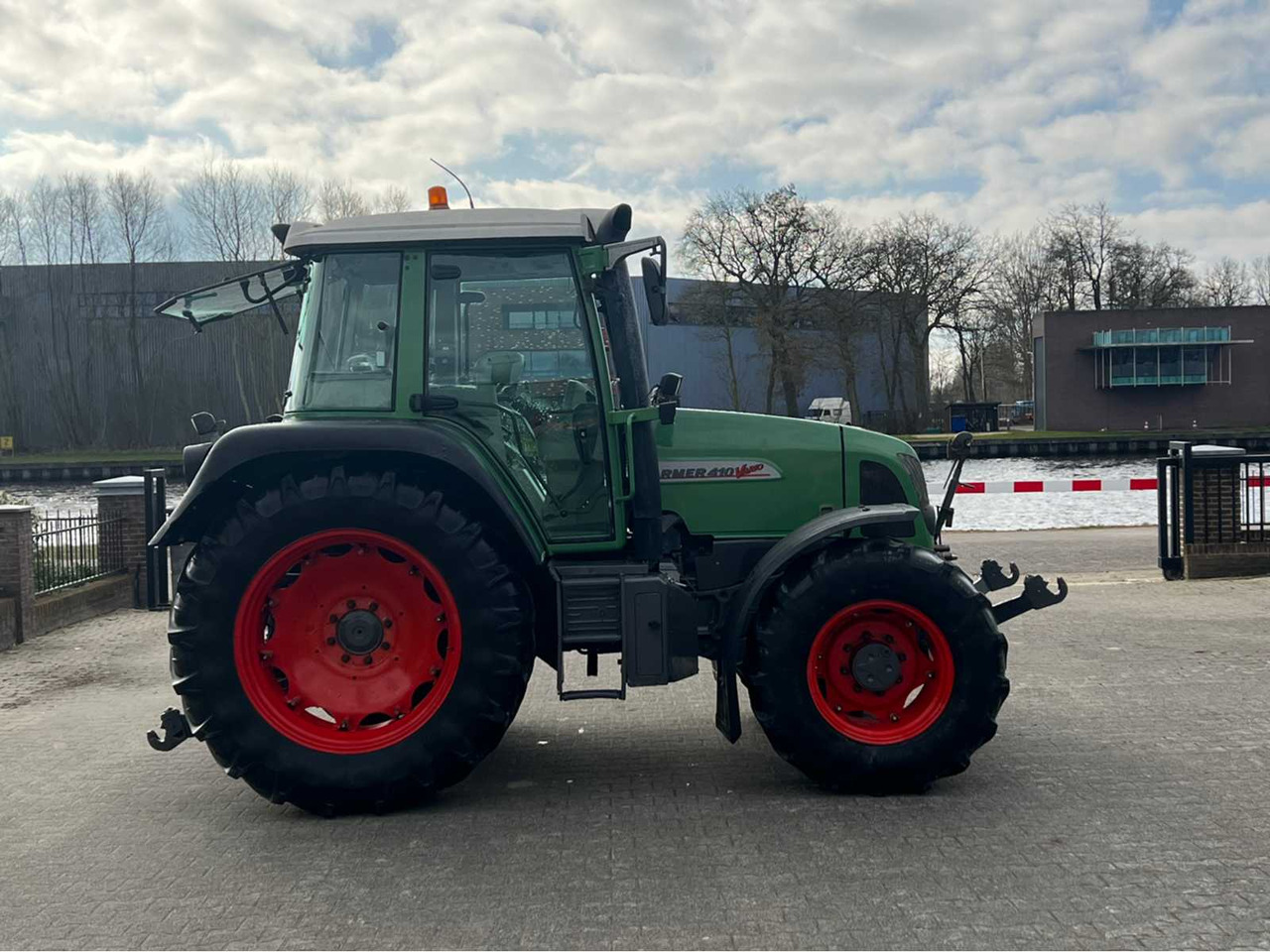 Fendt Farmer 410 - جرار: صورة 4 Fendt Farmer 410 - جرار: صورة 4