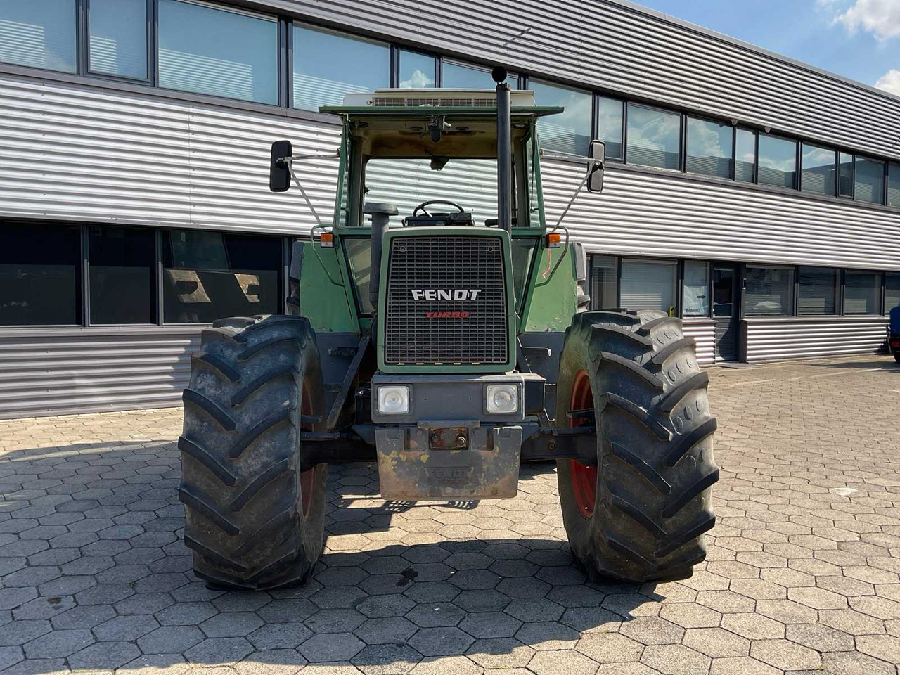 Fendt Favorit 611 LSA Turbomatik - جرار: صورة 2 Fendt Favorit 611 LSA Turbomatik - جرار: صورة 2