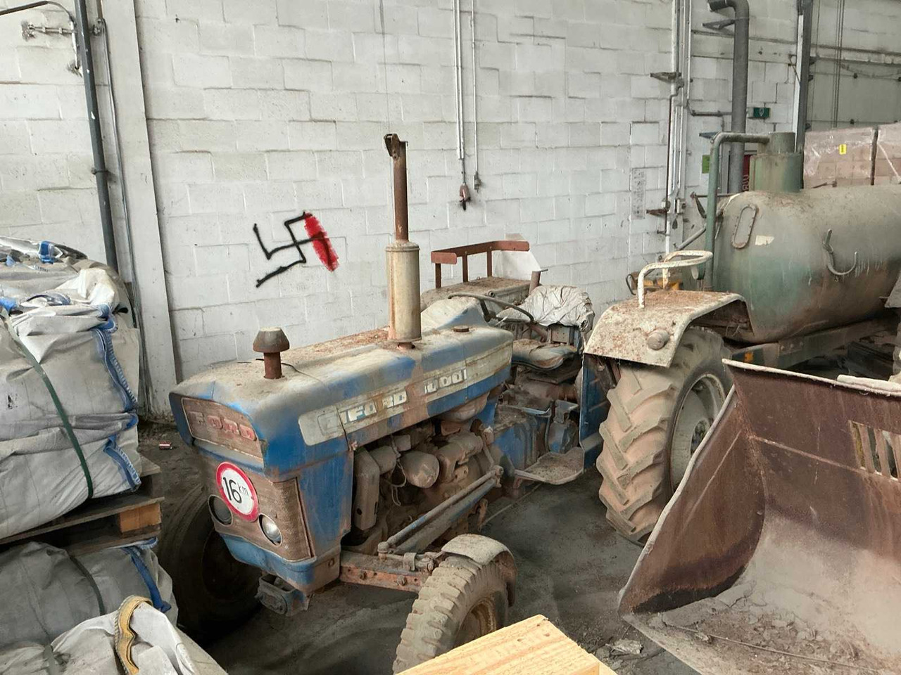 Ford 3000 - جرار: صورة 1 Ford 3000 - جرار: صورة 1