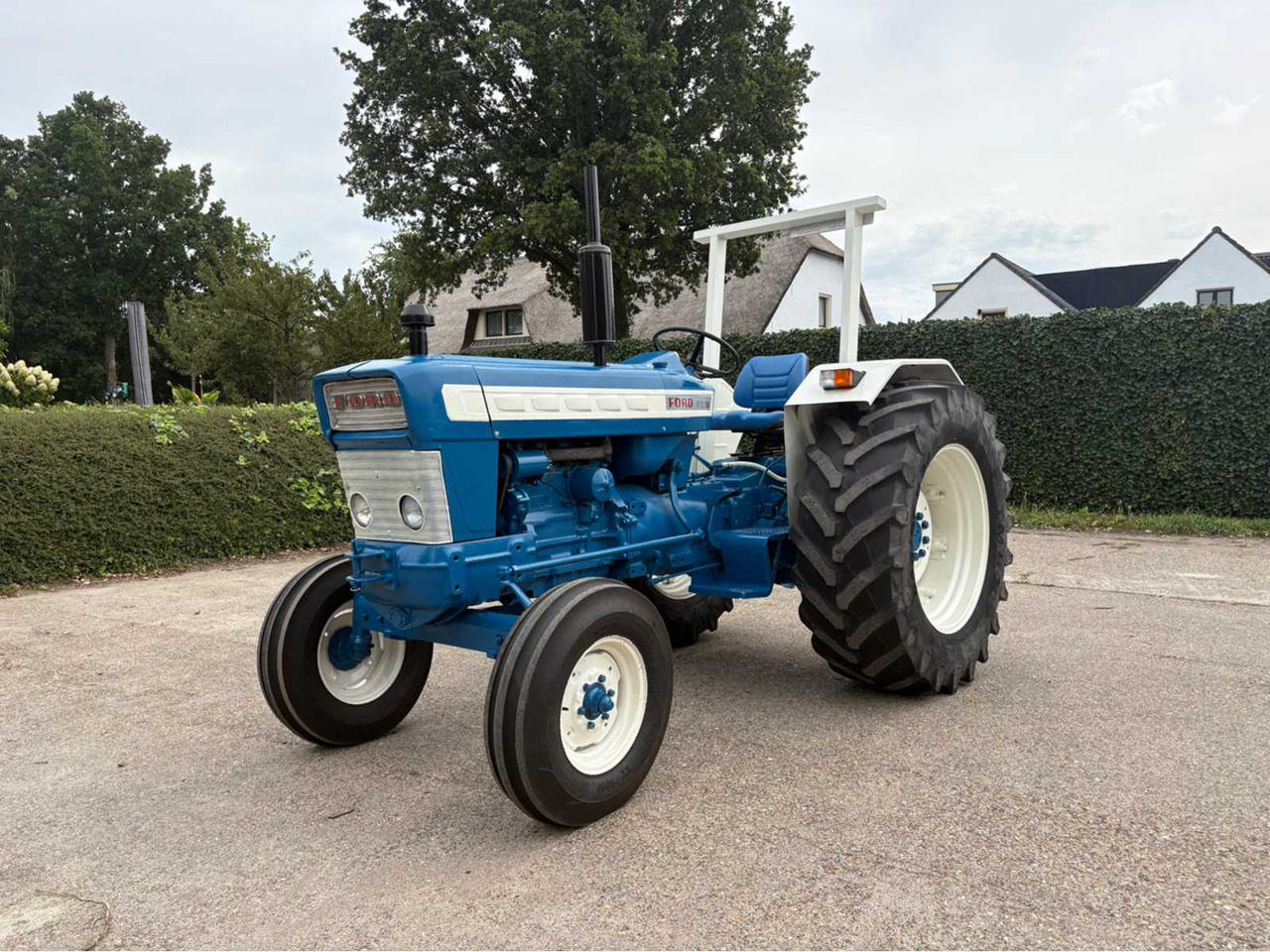 Ford 5000 - جرار صغير: صورة 1 Ford 5000 - جرار صغير: صورة 1