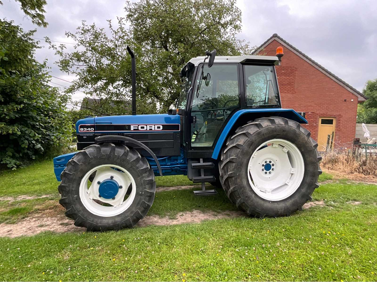 Ford 8340 - جرار: صورة 2 Ford 8340 - جرار: صورة 2