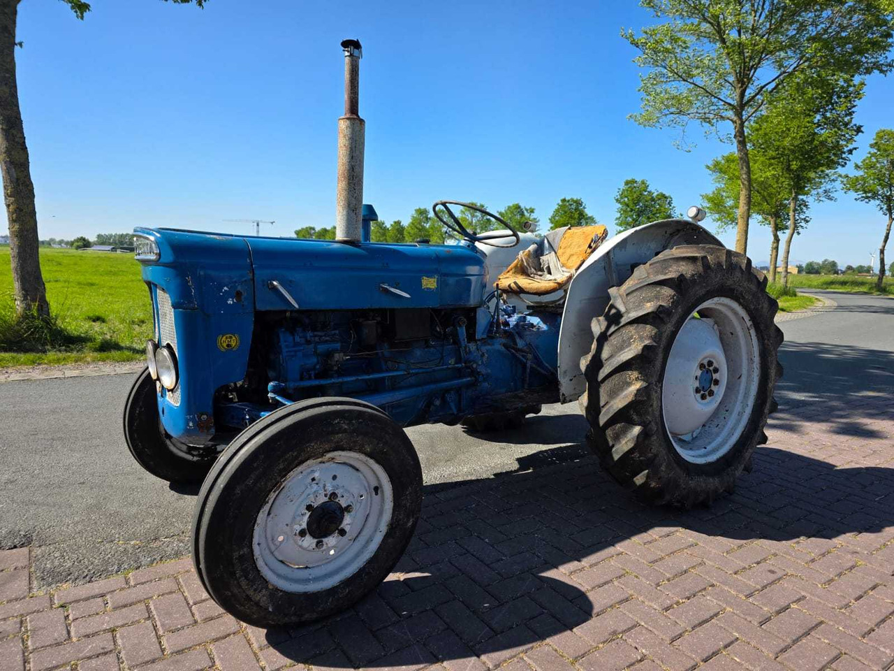 Ford Super Dexta - جرار: صورة 1 Ford Super Dexta - جرار: صورة 1