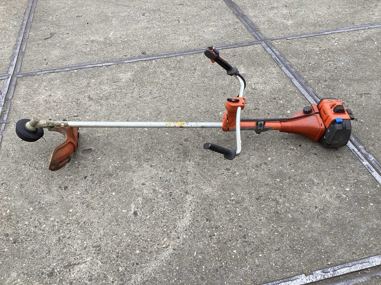 HUSQVARNA 545 RX - ماكينات قطع الحشائش الغابات: صورة 1 HUSQVARNA 545 RX - ماكينات قطع الحشائش الغابات: صورة 1