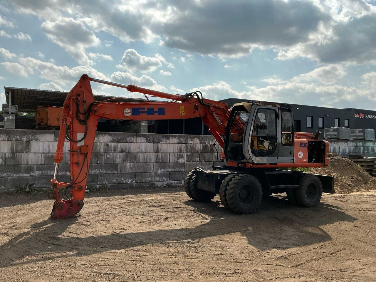 Hitachi 165W - موبايل كرين: صورة 1 Hitachi 165W - موبايل كرين: صورة 1