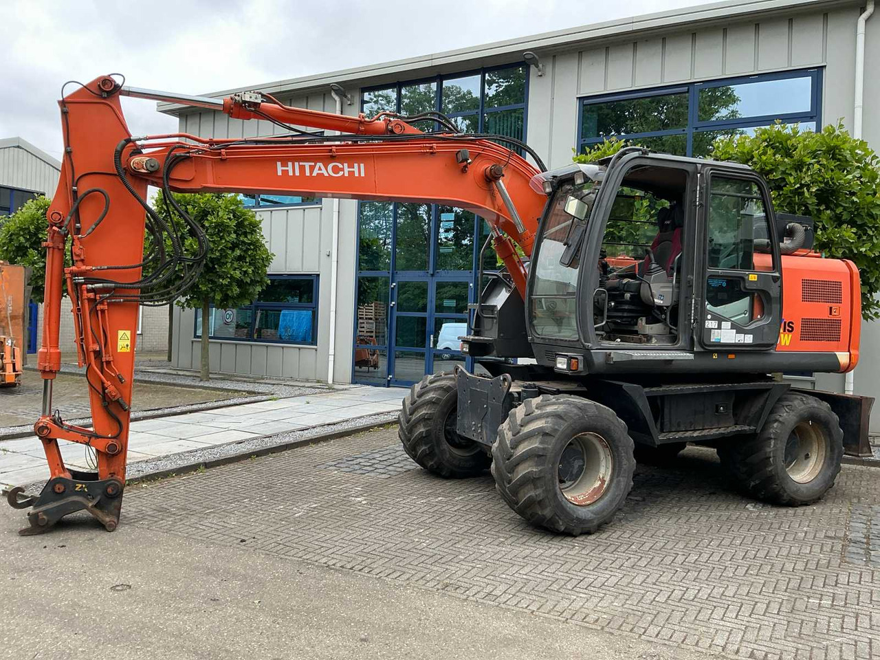 Hitachi ZX140W-3 - حفارة دولاب: صورة 1 Hitachi ZX140W-3 - حفارة دولاب: صورة 1